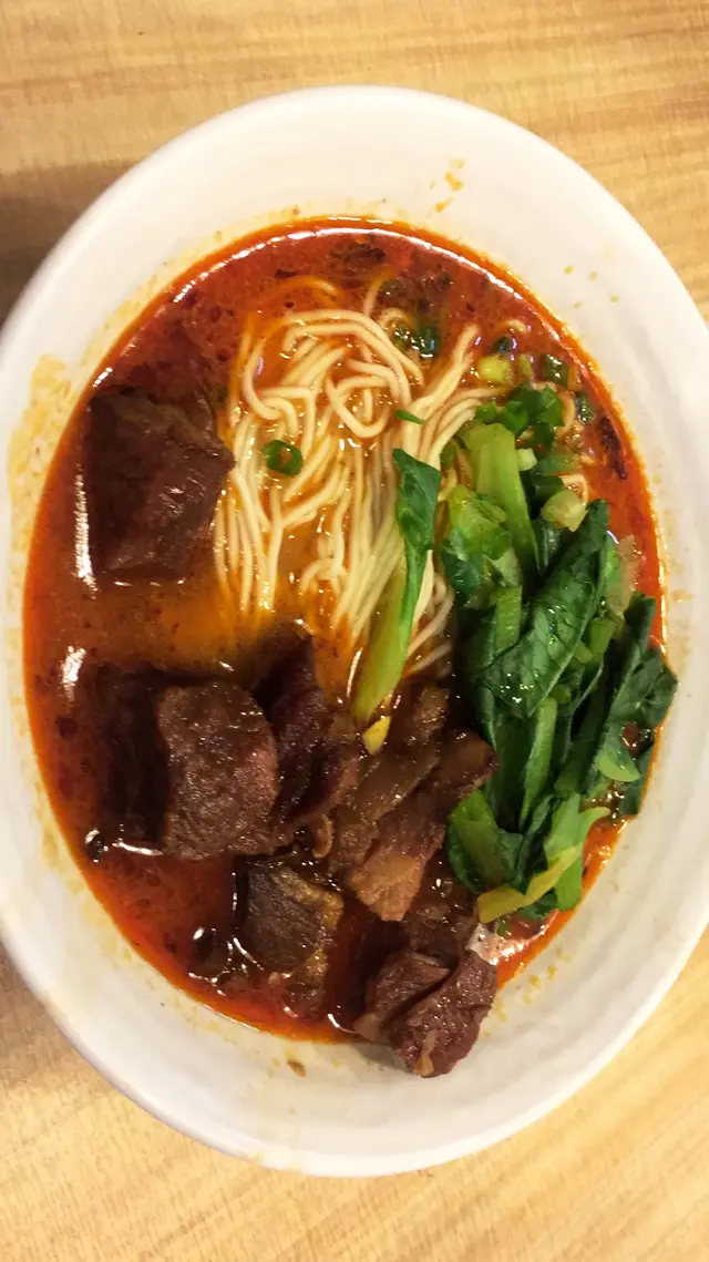 招牌香辣牛肉麵