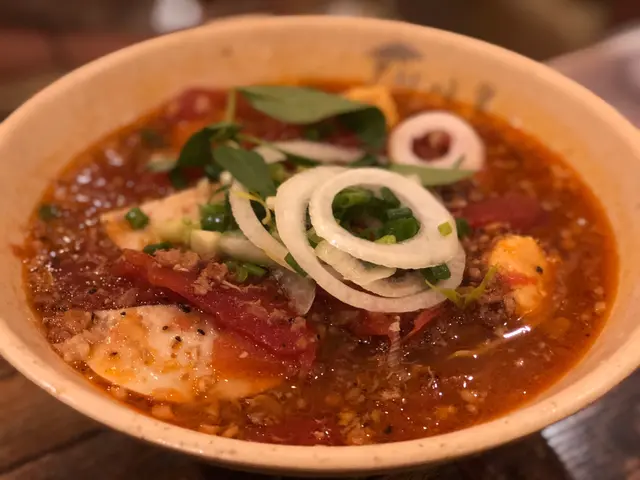 蟹膏番茄湯米線