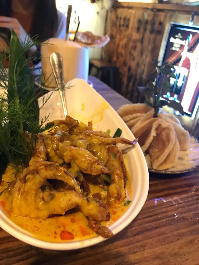 黃咖喱軟殼蟹加薄餅