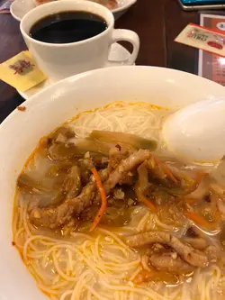 XO  醬炸菜肉絲湯米粉
