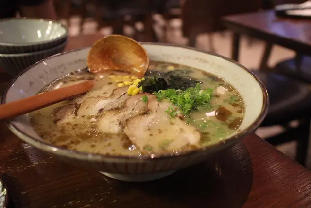 黑蒜油豚肉豬骨湯拉麵