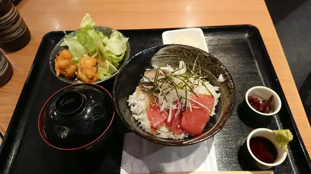 醬油漬脂鯖魚併藍鯨吞拿魚飯