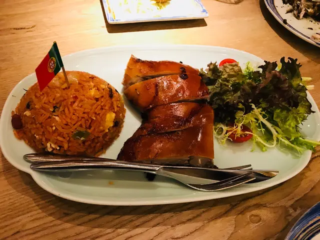 乳豬配肥仔炒飯