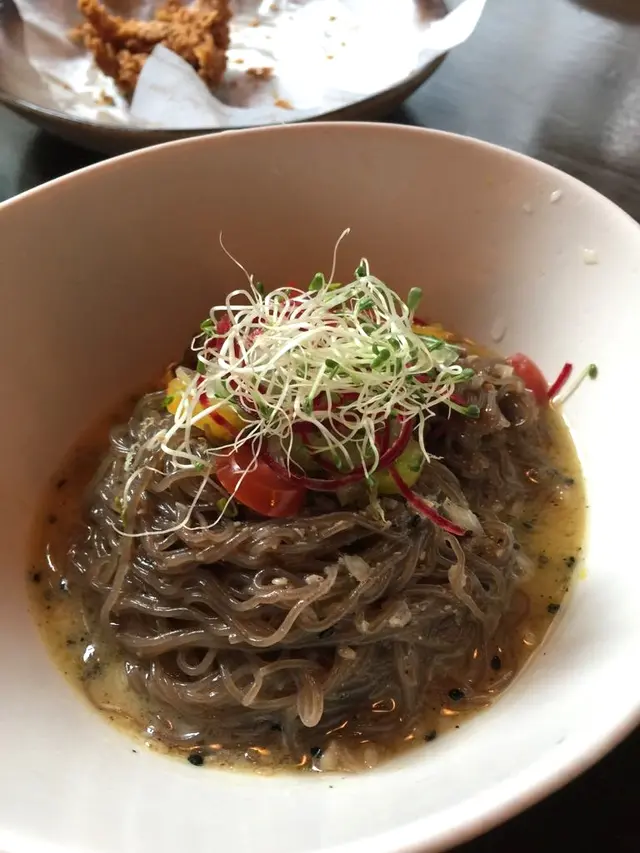 韓式蕎麥冷面配特製甜酸芝麻醬