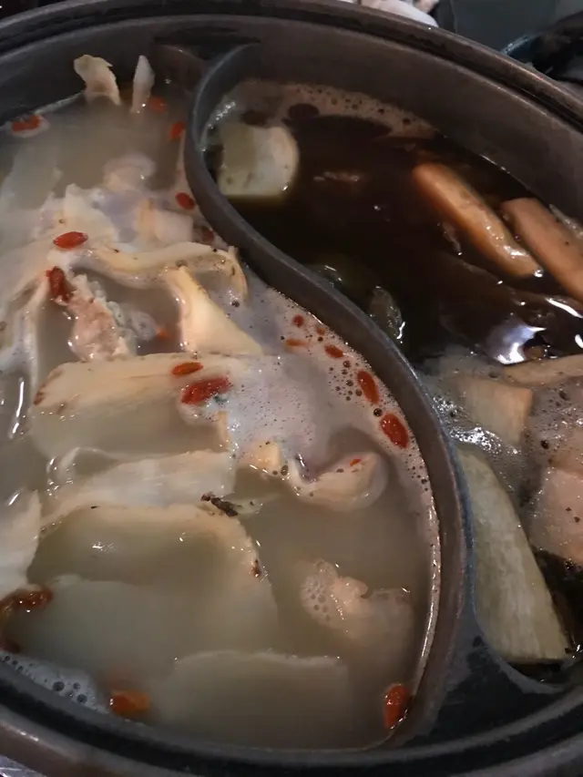 杞子螺頭白肺湯拼星洲肉骨茶湯