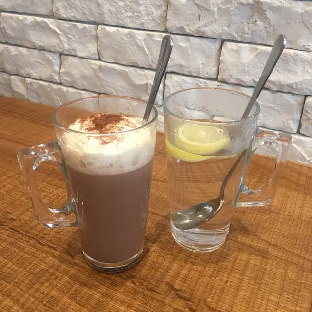 北海道牛奶朱古力、凍檸水