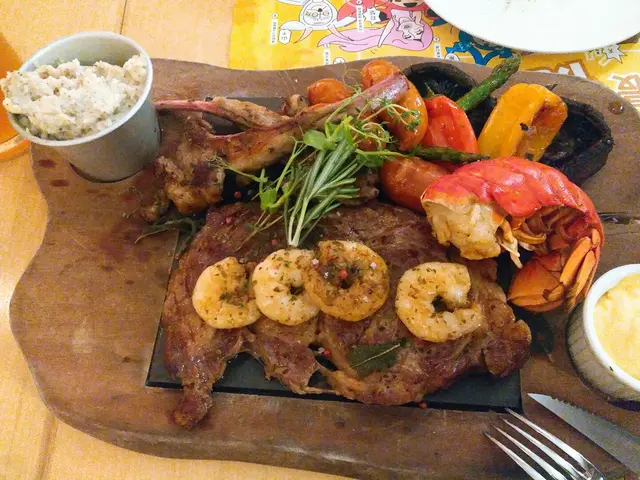 龍蝦海鮮牛扒羊架主菜