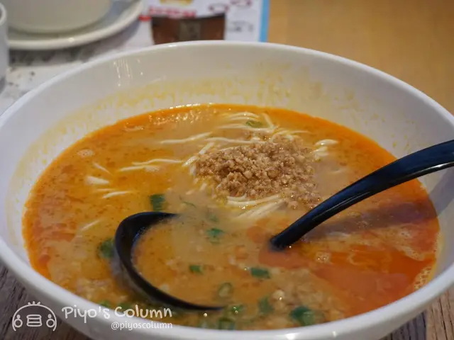 花生味特別濃,香而不膩。拉麵是師傅手拉的喔!