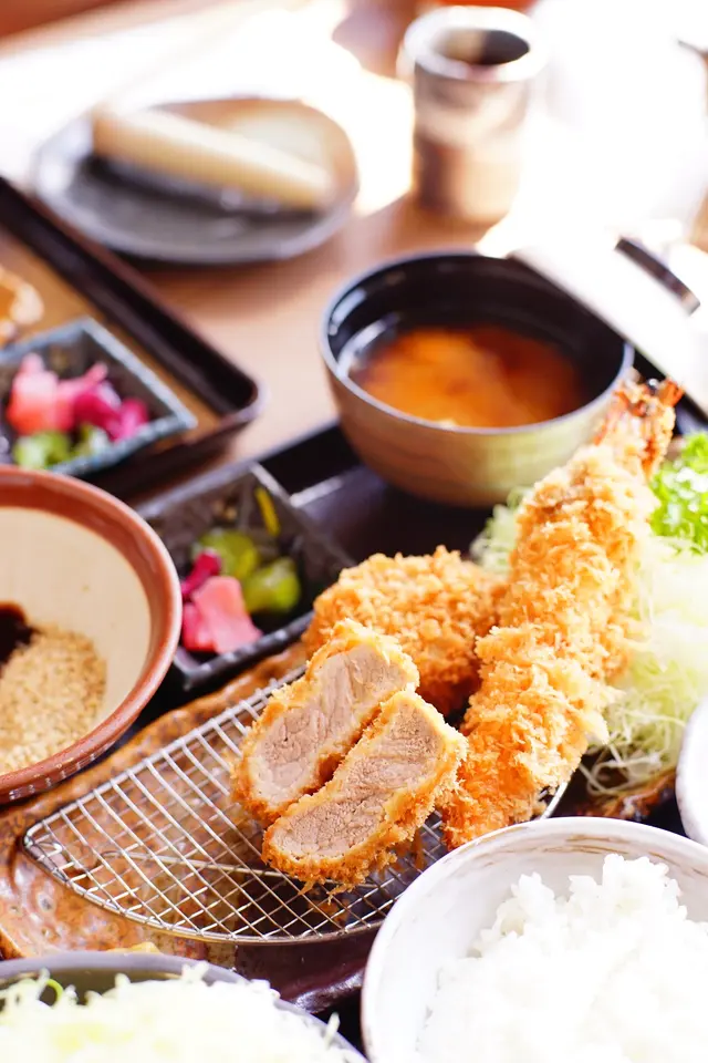吉列漢堡、吉列大蝦伴豬柳定食