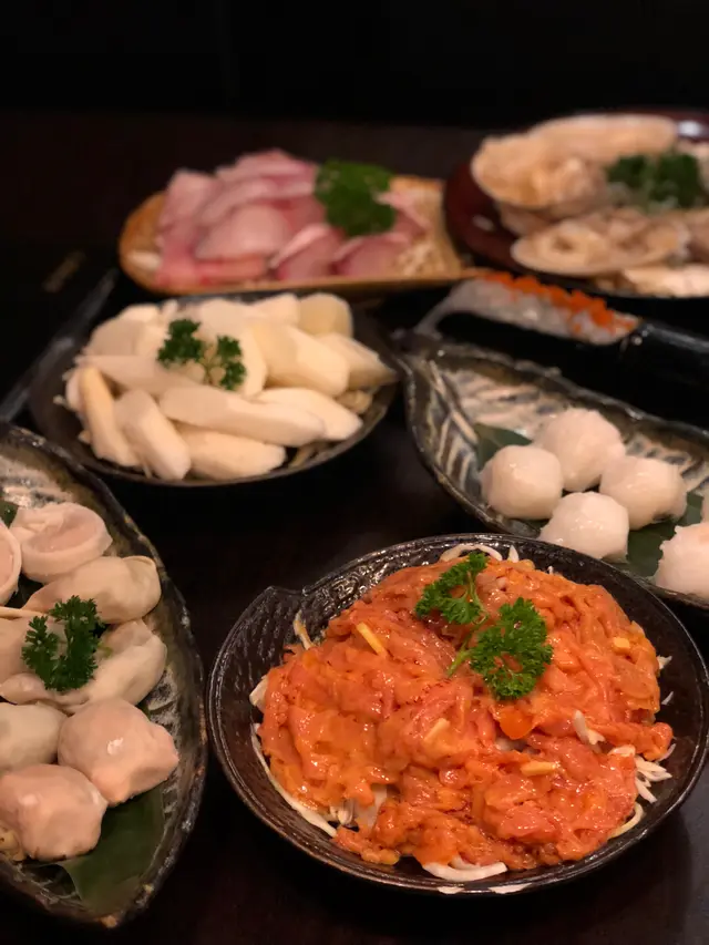 鮮味爽口的珊瑚蚌和滿滿松露味又彈牙既墨魚丸