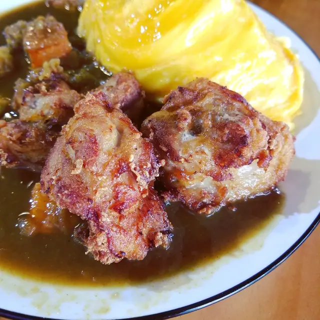 咖哩唐揚雞扒蛋包飯