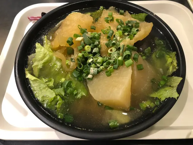 湯底以鮮蟹🦀熬製，味道鮮甜味美～