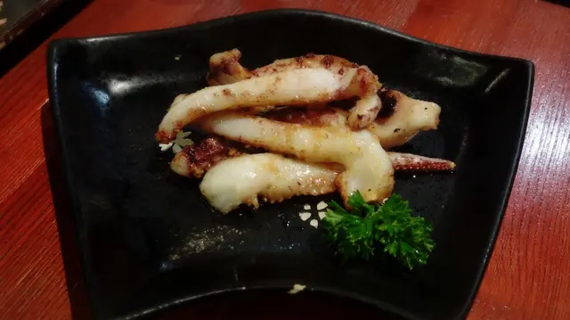 明太子牛油燒魷魚鬚 Grilled squid legs with cod roe & butter