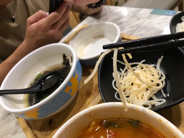 補充，係唔熟既米線！