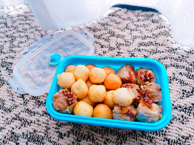 牛肉燒賣，魚肉燒賣，魚蛋，各兩份