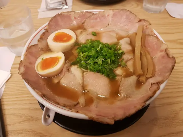 選了清湯底,好啱我個人口味,唔會肥膩。賣相與圖片一樣,唔會犯商品說明條例。叉燒薄而美味,間中會好掛住佢哋