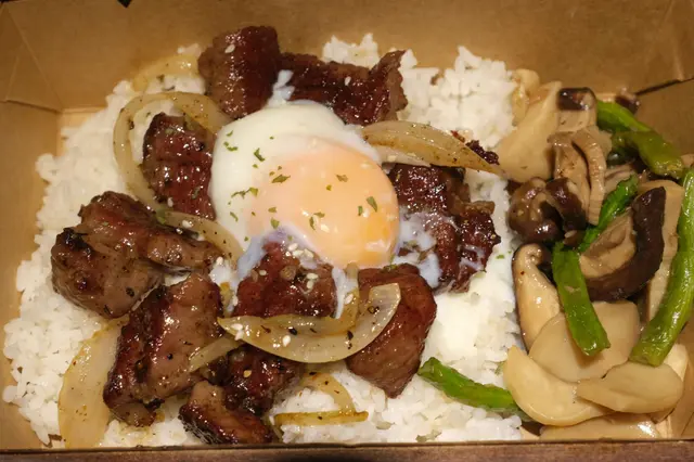 好味, 不過點解唔見鐵板的?