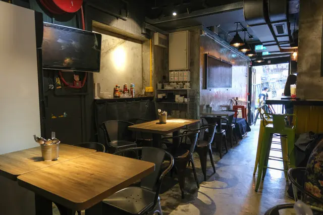 座位比較少, 但環境清靜