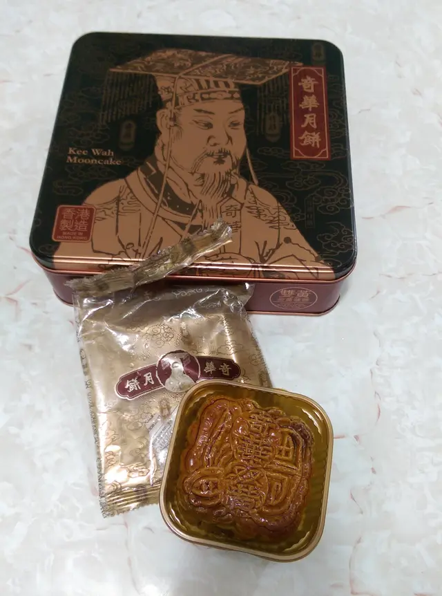 香港月餅（奇華月餅大、雙黃金黃蓮蓉月） 香港奇華餅家雙黃金黃白蓮蓉