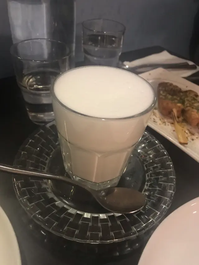 餐飲加錢轉，淡淡的榛子配熱牛奶，秋涼天氣下感覺好幸福😋