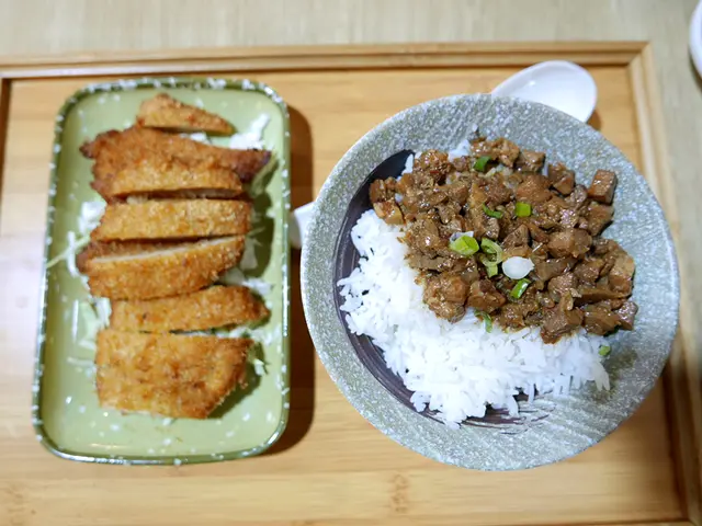 吉列豬扒肉燥飯