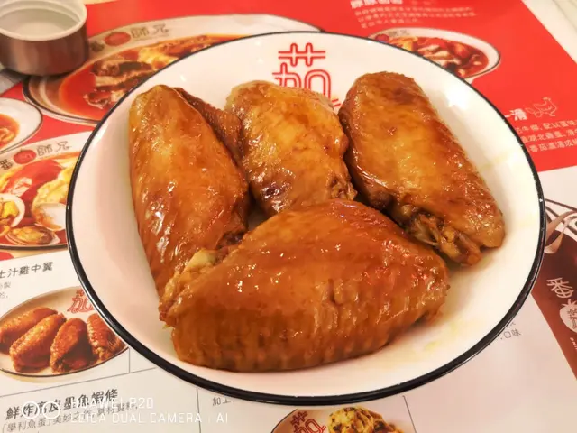 慢煮醬汁入味，肉質又嫩。食落口後，會慢慢滲出微微嘅麻辣香，非常惹味。 