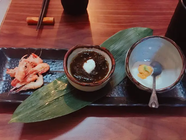 岡山河蝦,海藻,馬糞海膽配腐竹