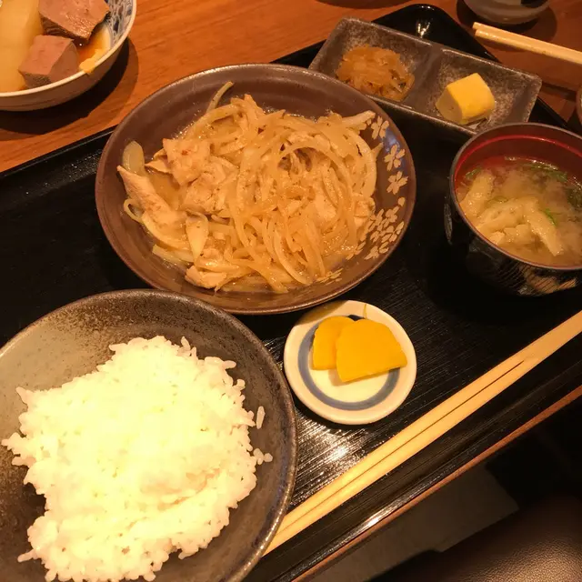 䐁肉生薑燒定食