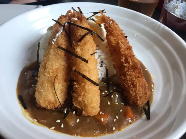 日式咖哩吉列炸蝦配溫泉蛋及香苗