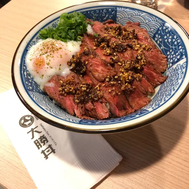 溫泉蛋慢煮燒牛丼