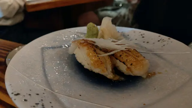 左口魚軟熟, 經火灸後既感覺更香口, 可以一叫