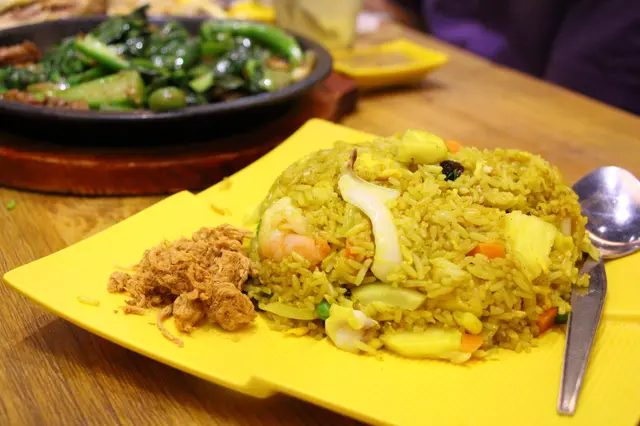 鮮菠蘿海鮮炒飯