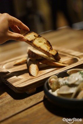 Bread in Josper Grill - hEat in Wan Chai 