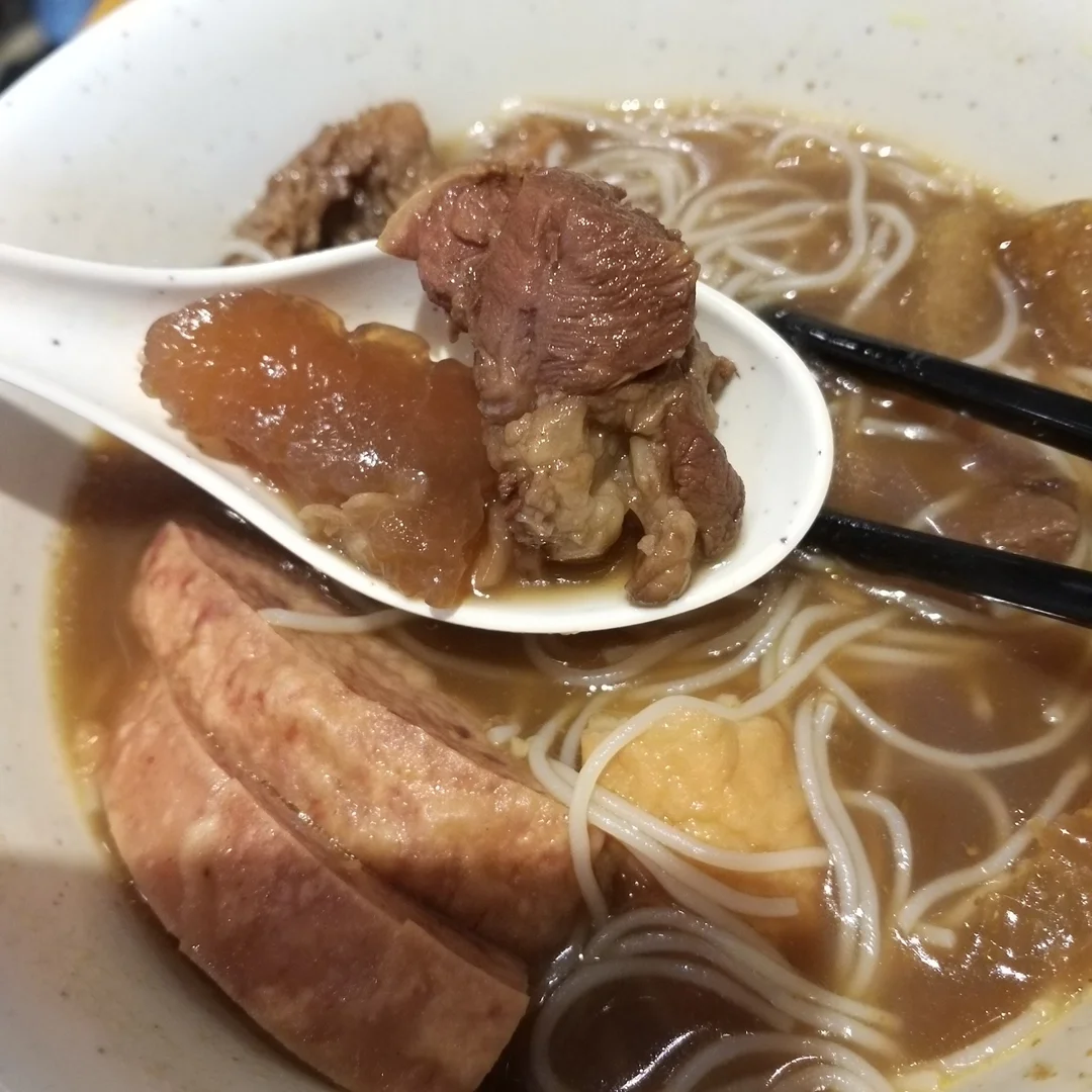 香港 北角 車仔麵之家 食評 這碗是米粉 豬皮 牛腩 牛肚 炸豬扒煎