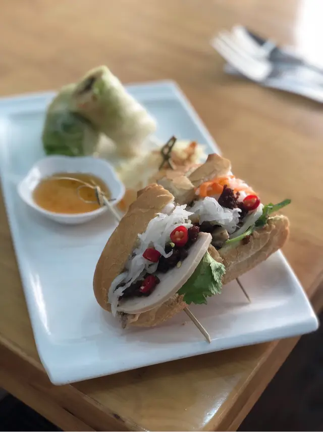 肝醬法包配米紙卷