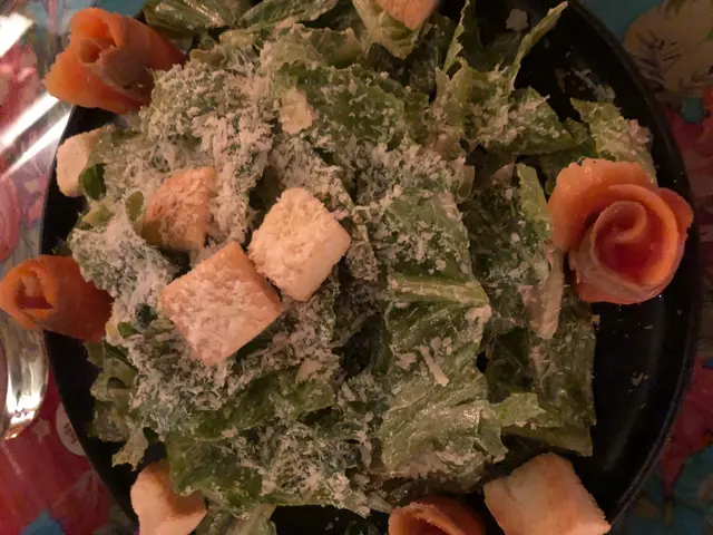 凱撒沙律配煙三文魚