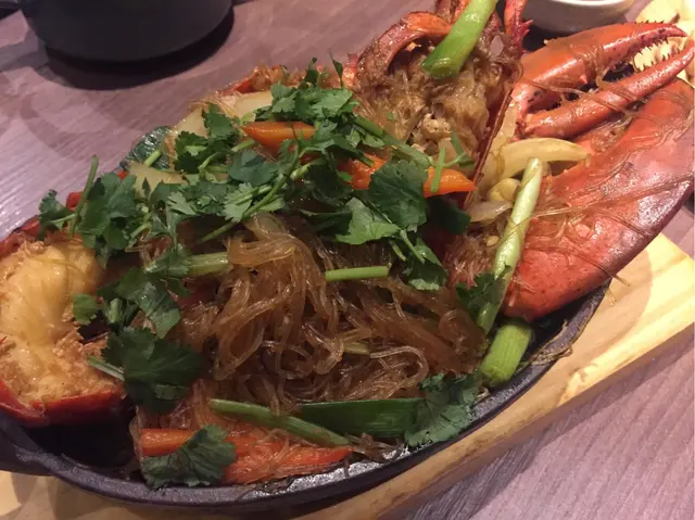 龍蝦粉絲煲