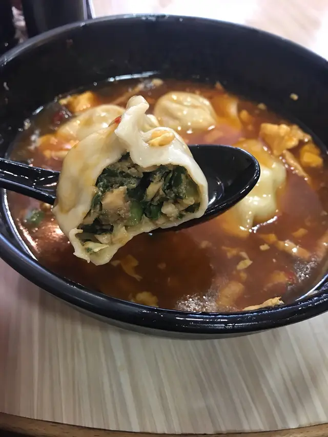酸辣湯水餃