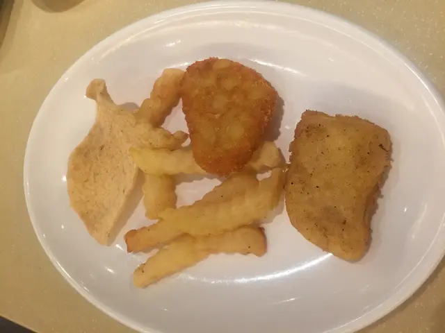 薯餅、薯條、麥樂雞、蝦片