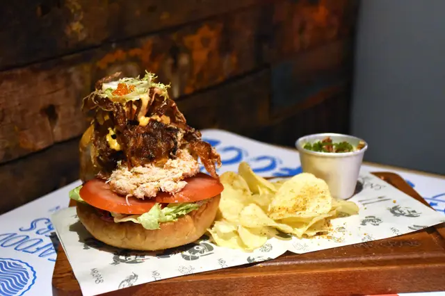 蟹肉沙律軟殼蟹漢堡