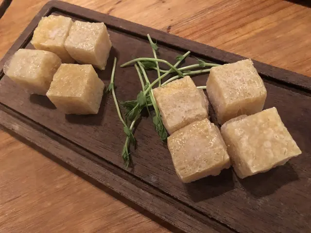 吸左湯之後,軟得像海綿、層次感極高的蜂巢豆腐,
吸盡了湯底嘅精華,
一咬落去,湯汁便在口腔中爆發~😌