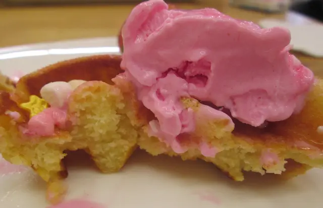 窩夫鬆軟綿綿，富有蛋奶香