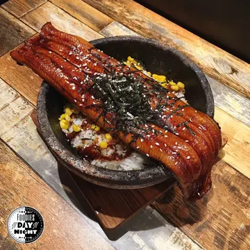 火烧原条鳗鱼石锅拌饭