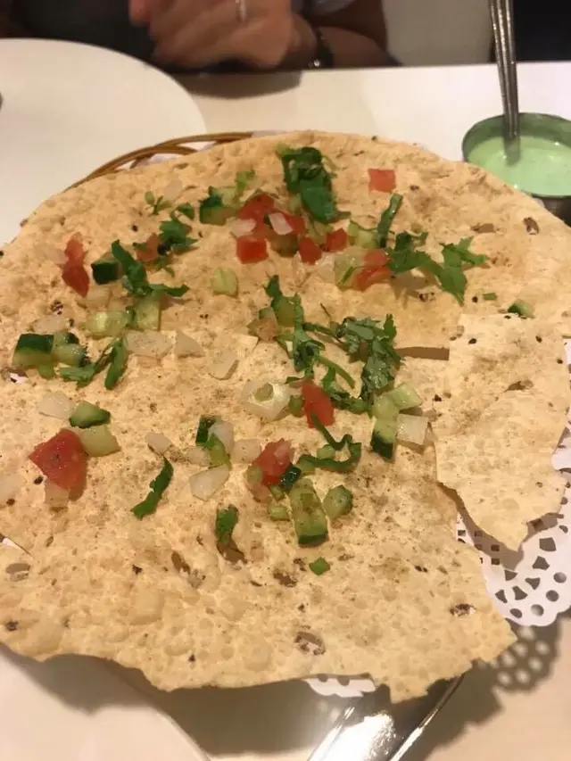 平時食印度野嘅呢款薄餅好少會加咁多配料喺上面，同略帶胡椒味，有heart!