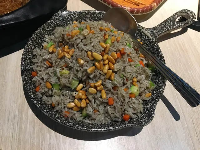 黑松露松子仁炒飯