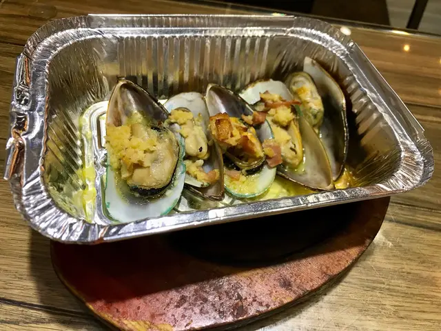 蒜蓉牛油煙肉青口