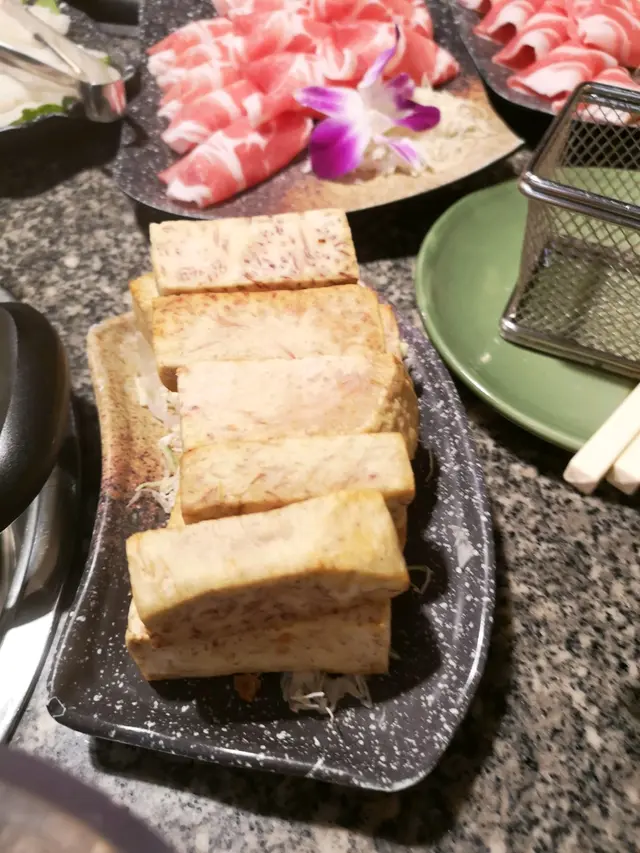 炸芋頭
同樣是即炸。上枱時仲熱辣辣。但唔好即食。因為個芯未夠熟。