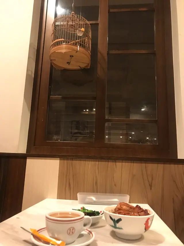 上邊有個雀籠掛住的