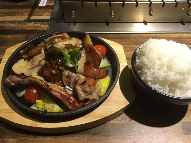 鐵板香茅芝麻豬扒配白飯