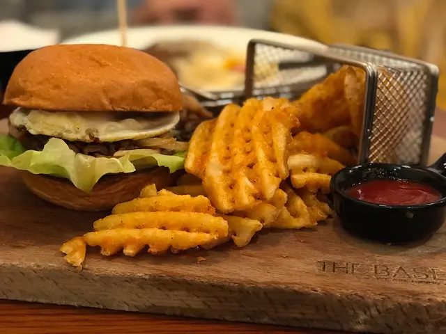 韓式BBQ燒大三角牛肩肉漢堡